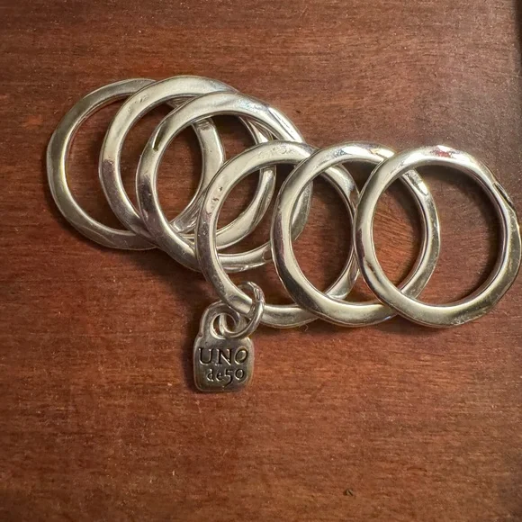UNO de 50 Silver Multi-Band Ring with Logo Charm - Picture 4 of 6